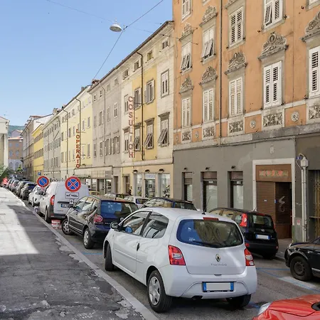 Pietra, Legno E Versi, Casa Carducci A *